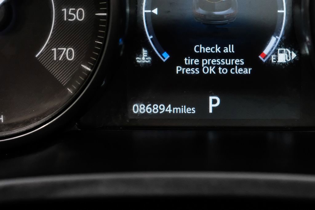 Used 2018 Jaguar E-PACE S AWD/4WD image 21
