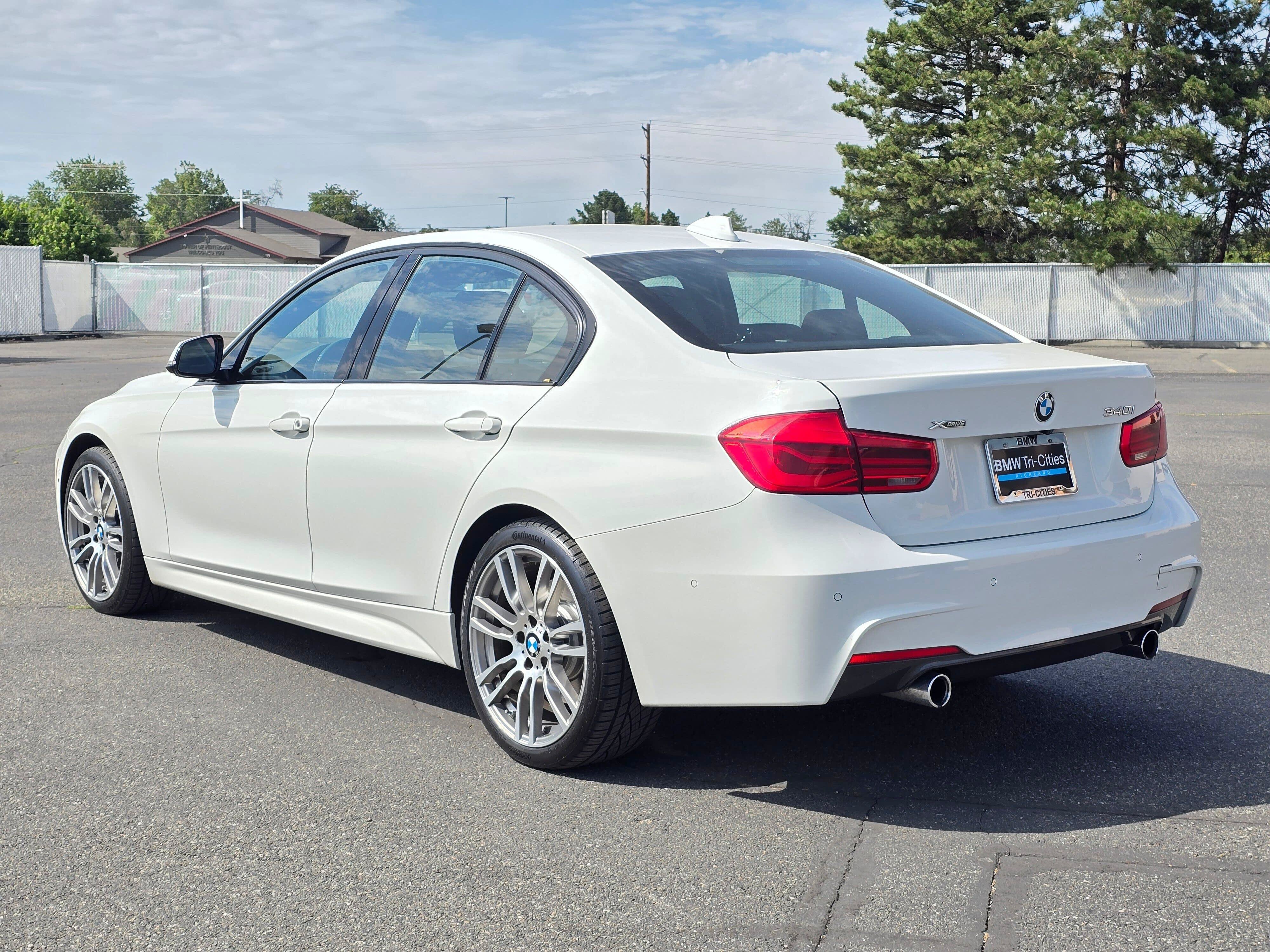 Used 2018 BMW 340i xDrive Sedan AWD/4WD image 4