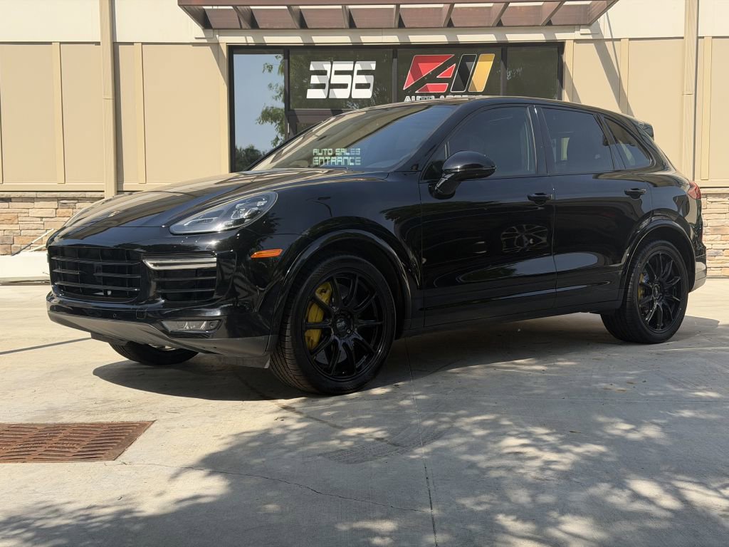 Used 2018 Porsche Cayenne Turbo S AWD/4WD image 1