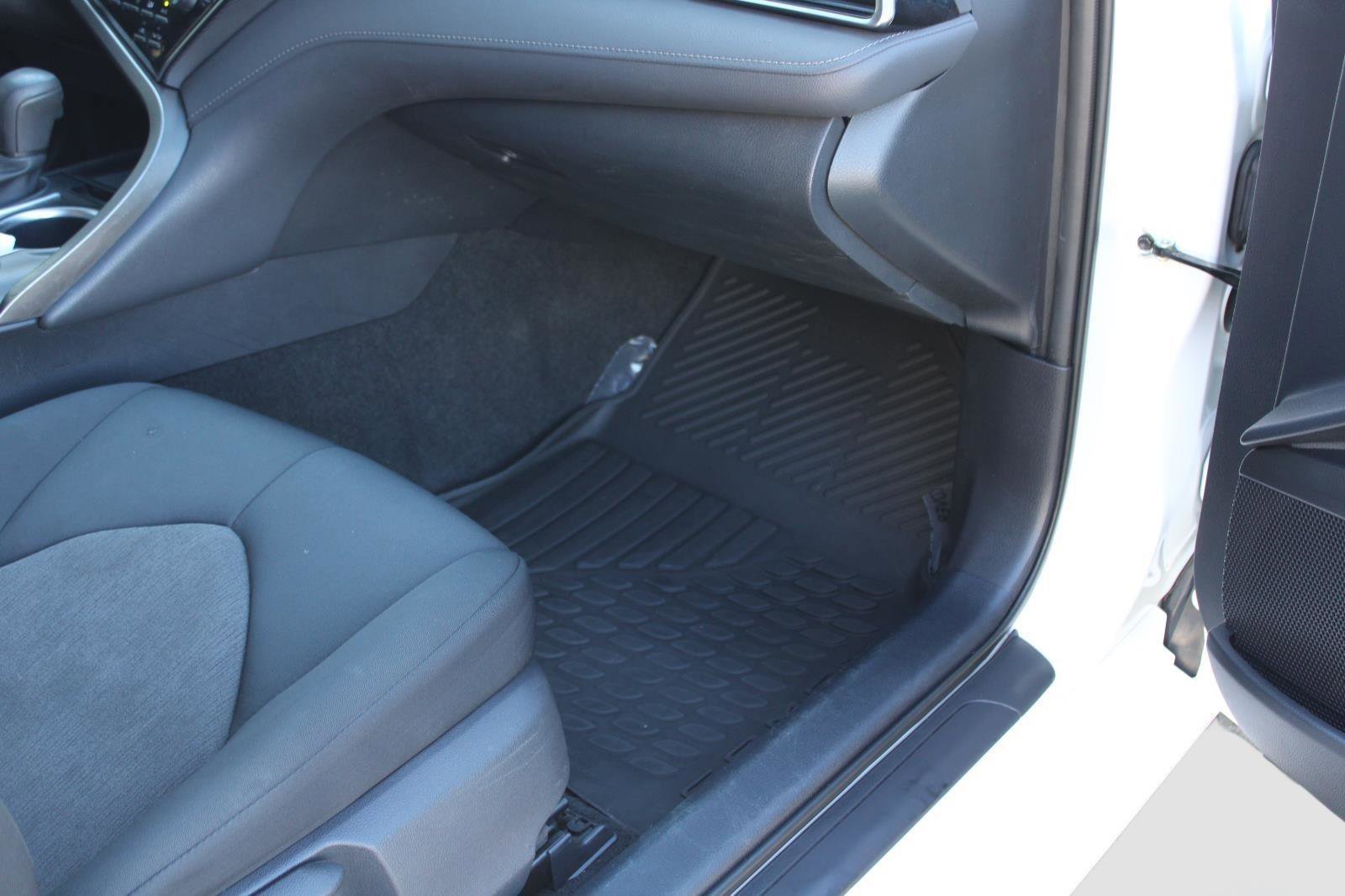 Used 2021 Toyota Camry LE image 33