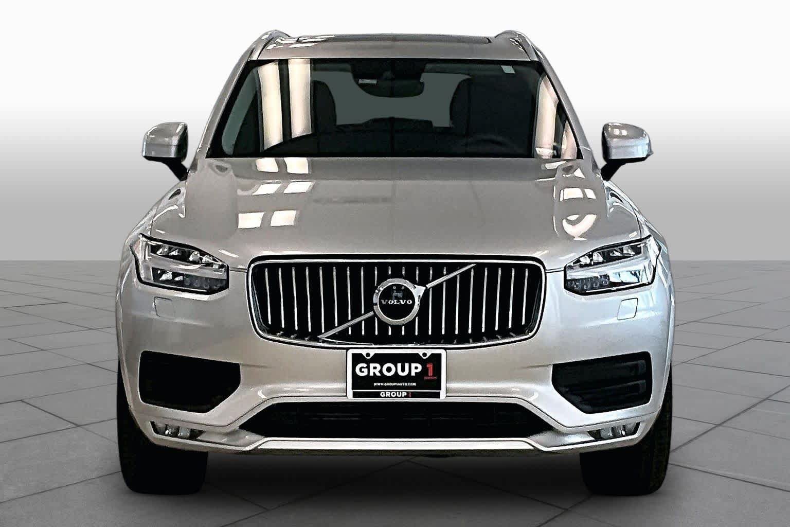 Used 2022 Volvo XC90 T5 Momentum w/ Climate Package FWD image 3