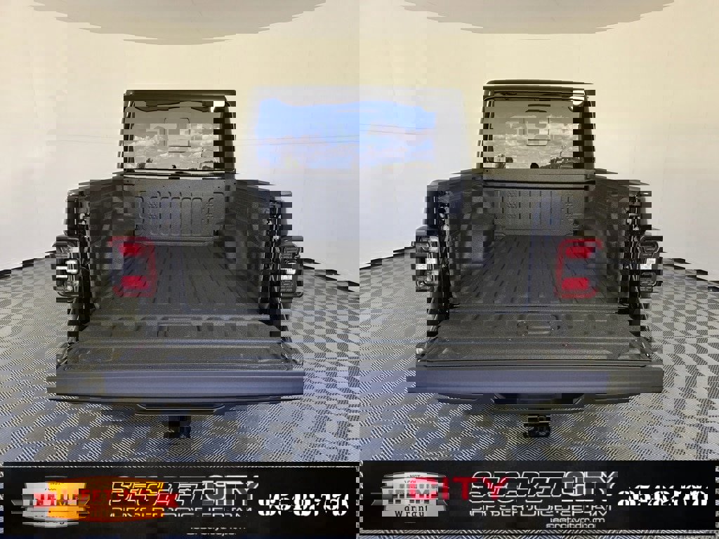 New 2025 Jeep Gladiator Mojave image 30