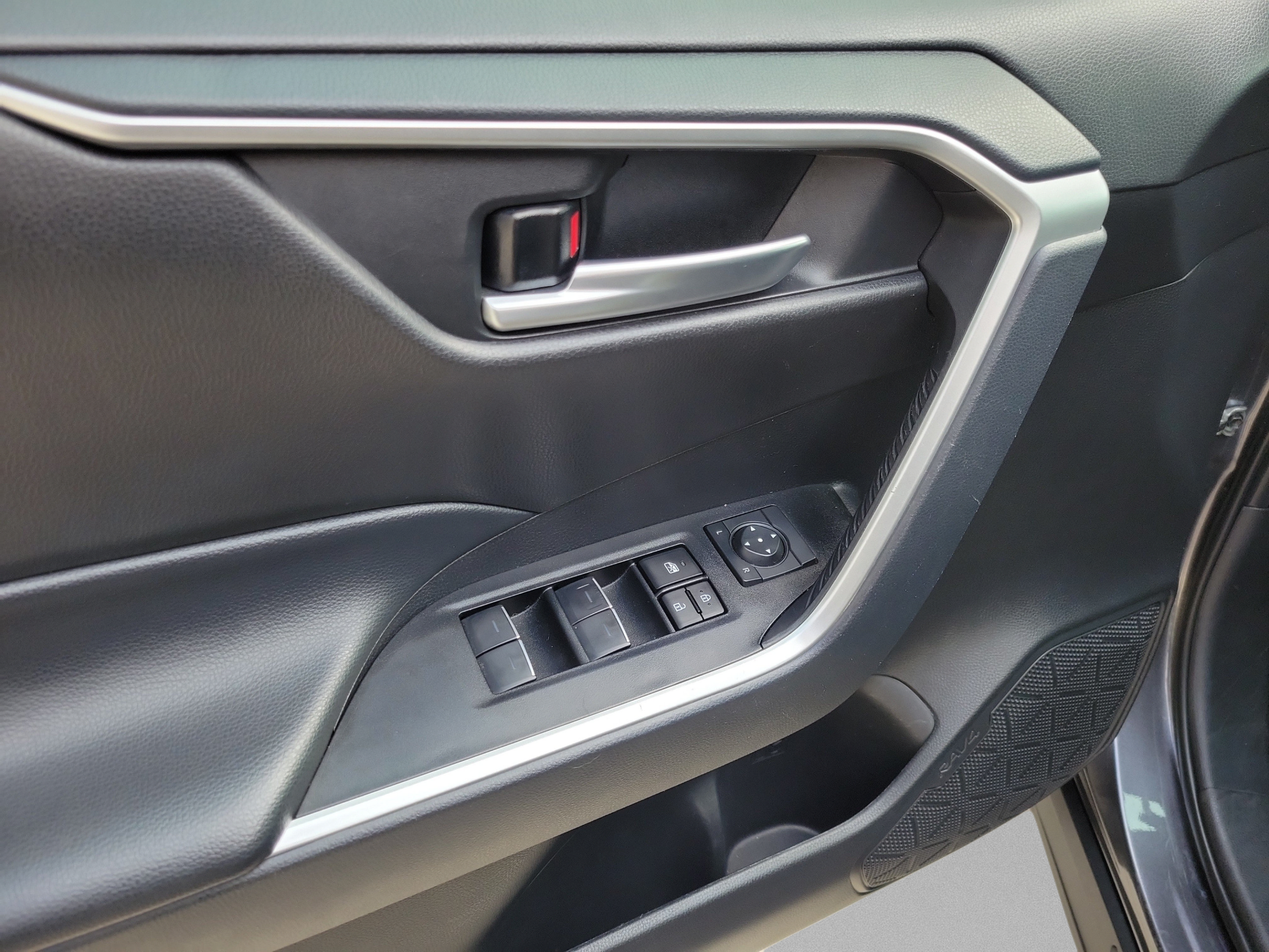 Certified 2024 Toyota RAV4 XLE AWD/4WD image 8