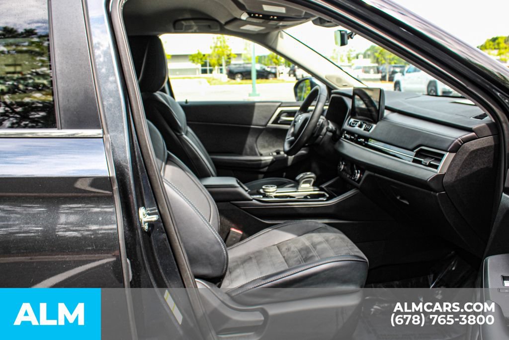 Used 2025 Mitsubishi Outlander SE FWD image 23