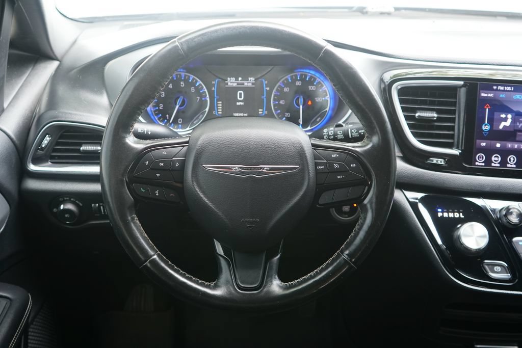 Used 2019 Chrysler Pacifica Touring-L w/ S Appearance Package FWD image 13