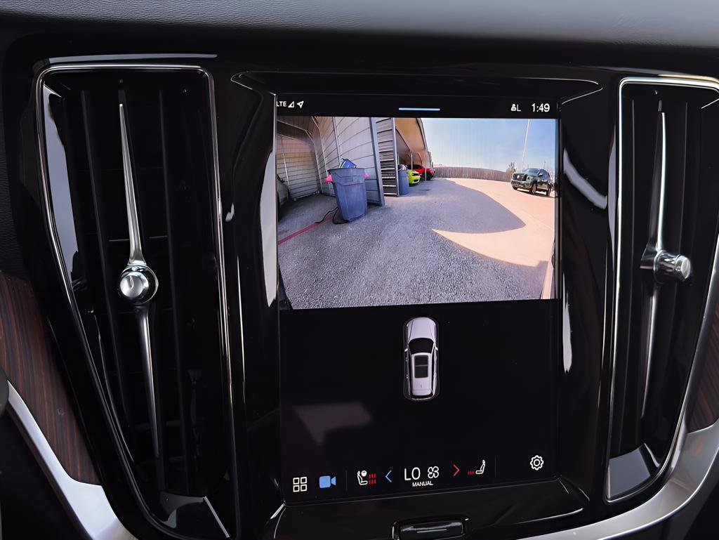 Used 2025 Volvo V60 B5 Cross Country Plus image 13