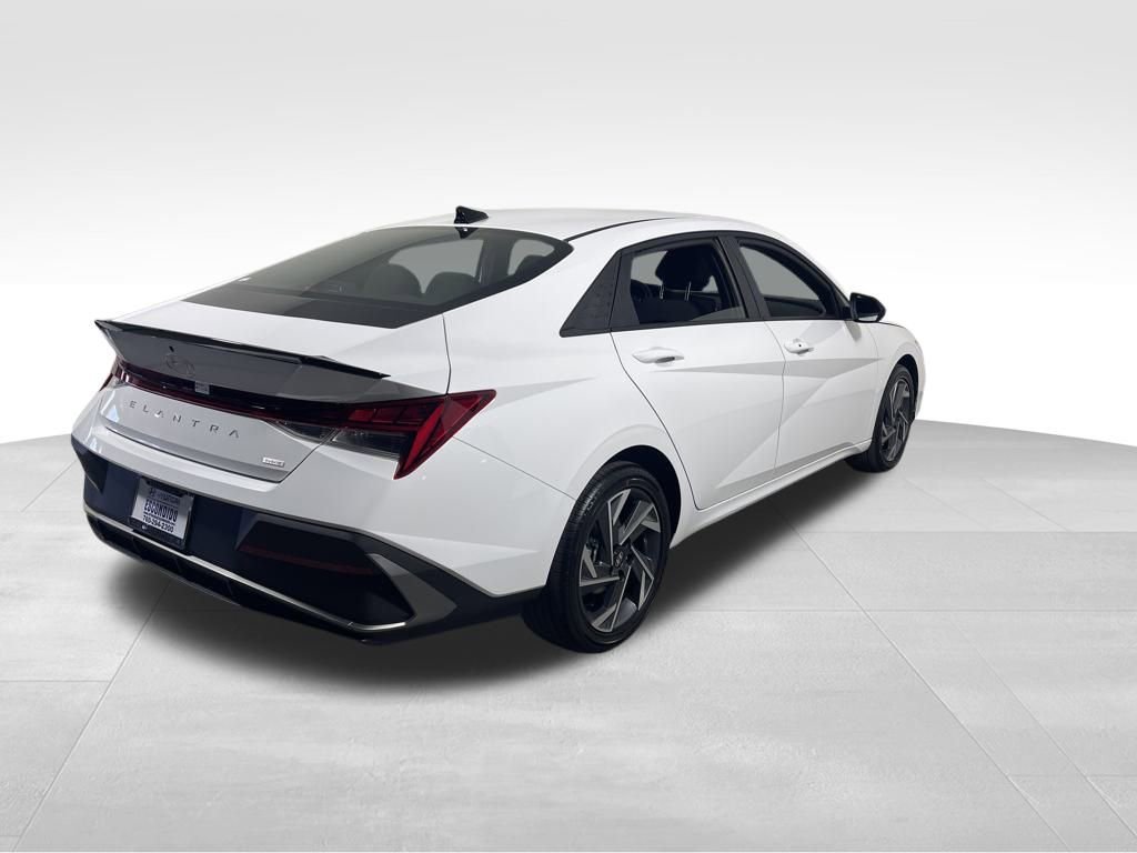 New 2025 Hyundai Elantra SEL image 5