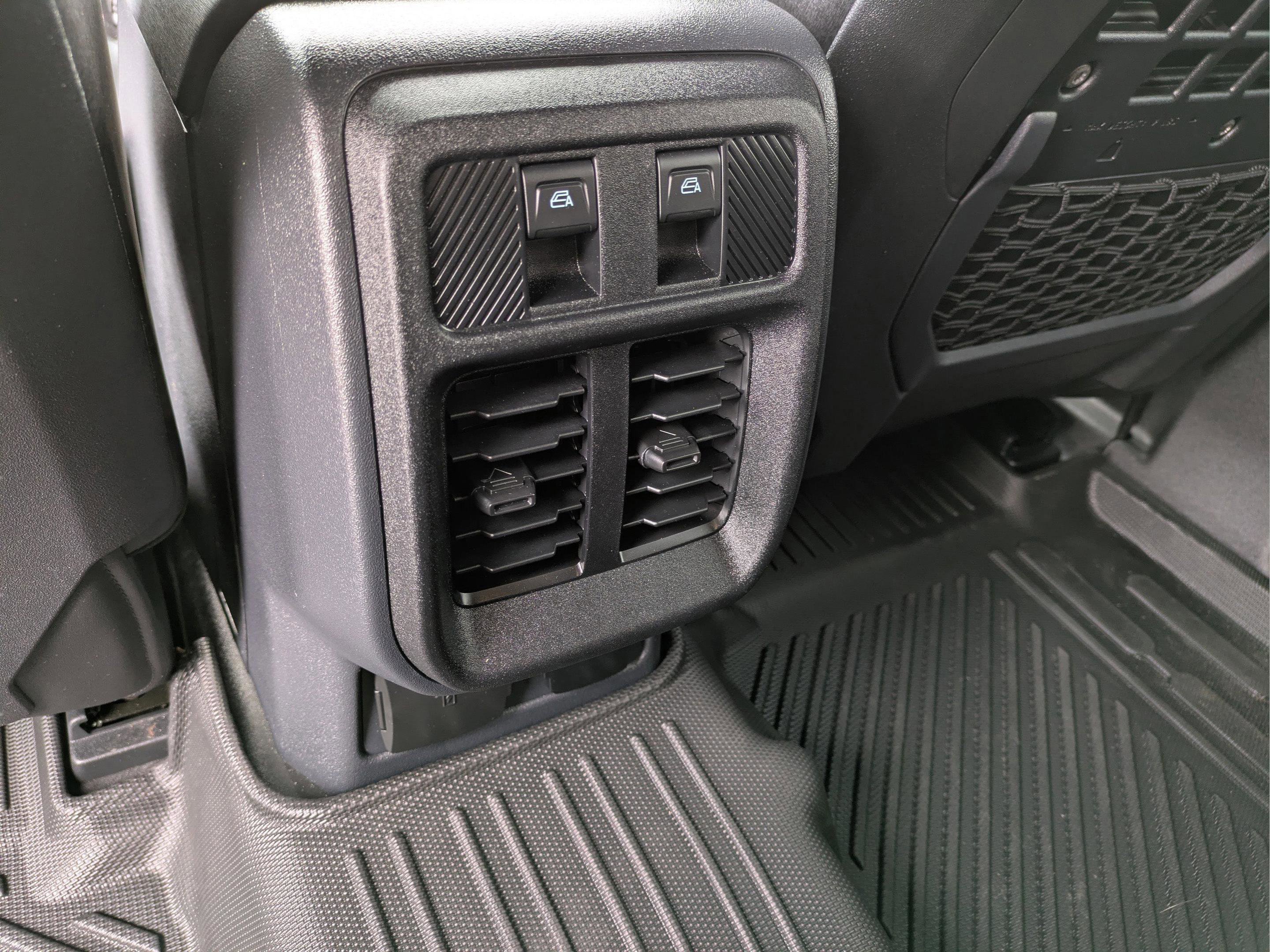 Used 2025 Ford Bronco Badlands image 30