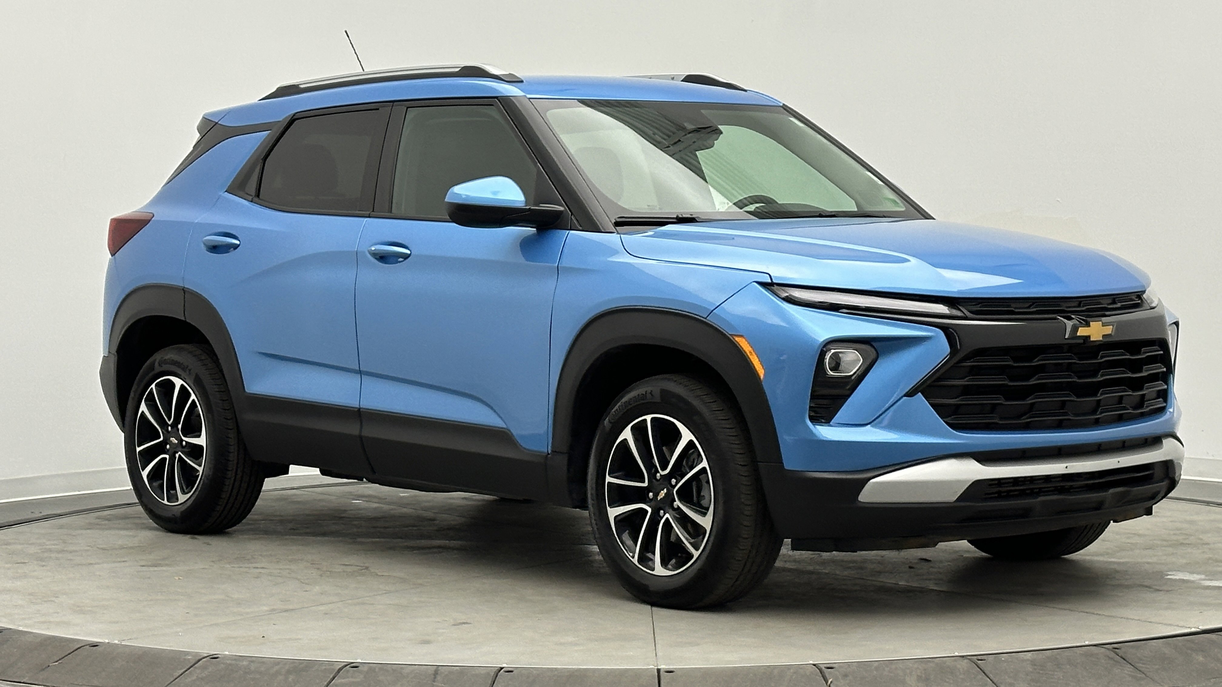 Used 2025 Chevrolet TrailBlazer LT image 3