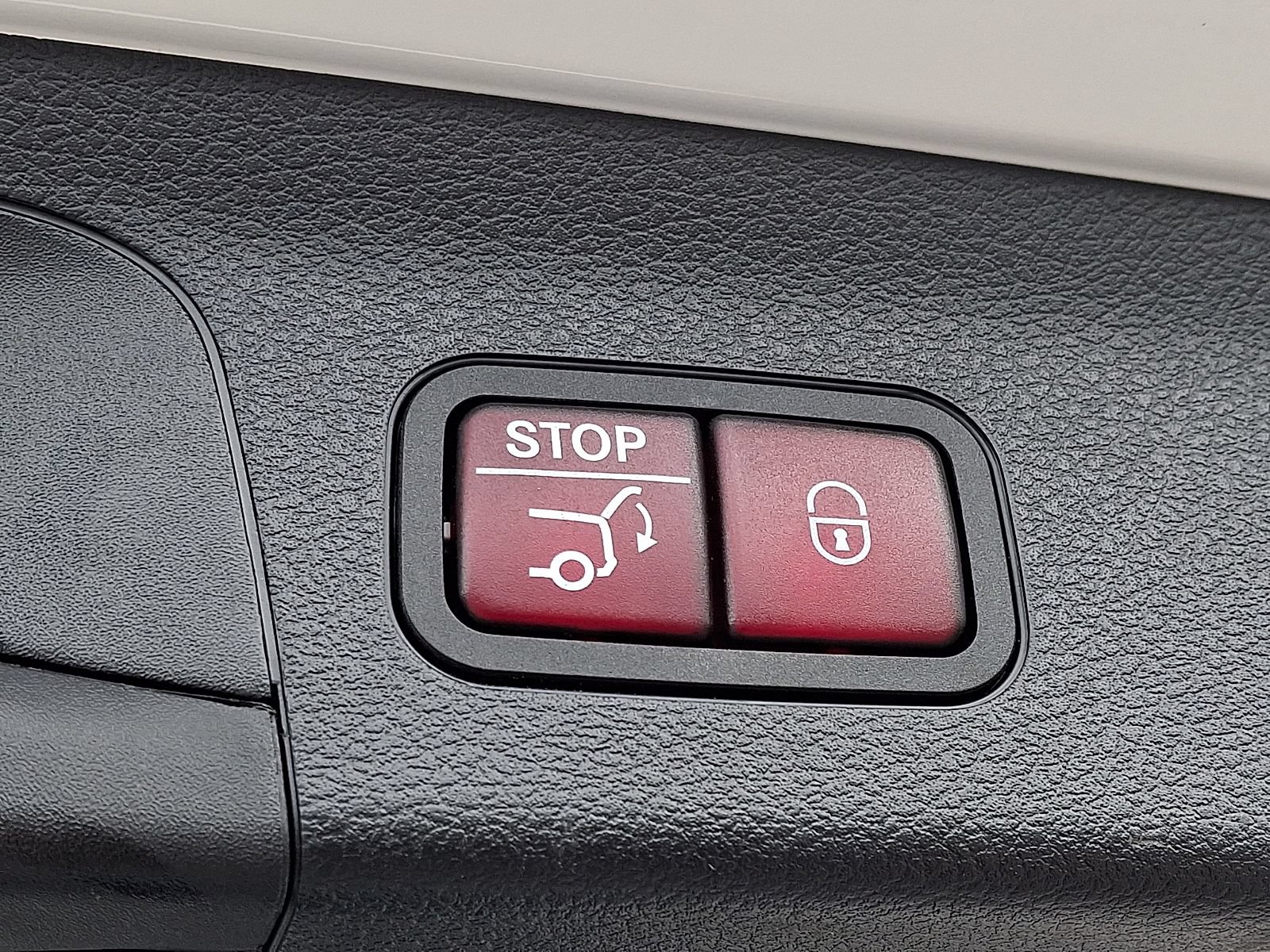 Certified 2024 Mercedes-Benz GLS 580 4MATIC image 29