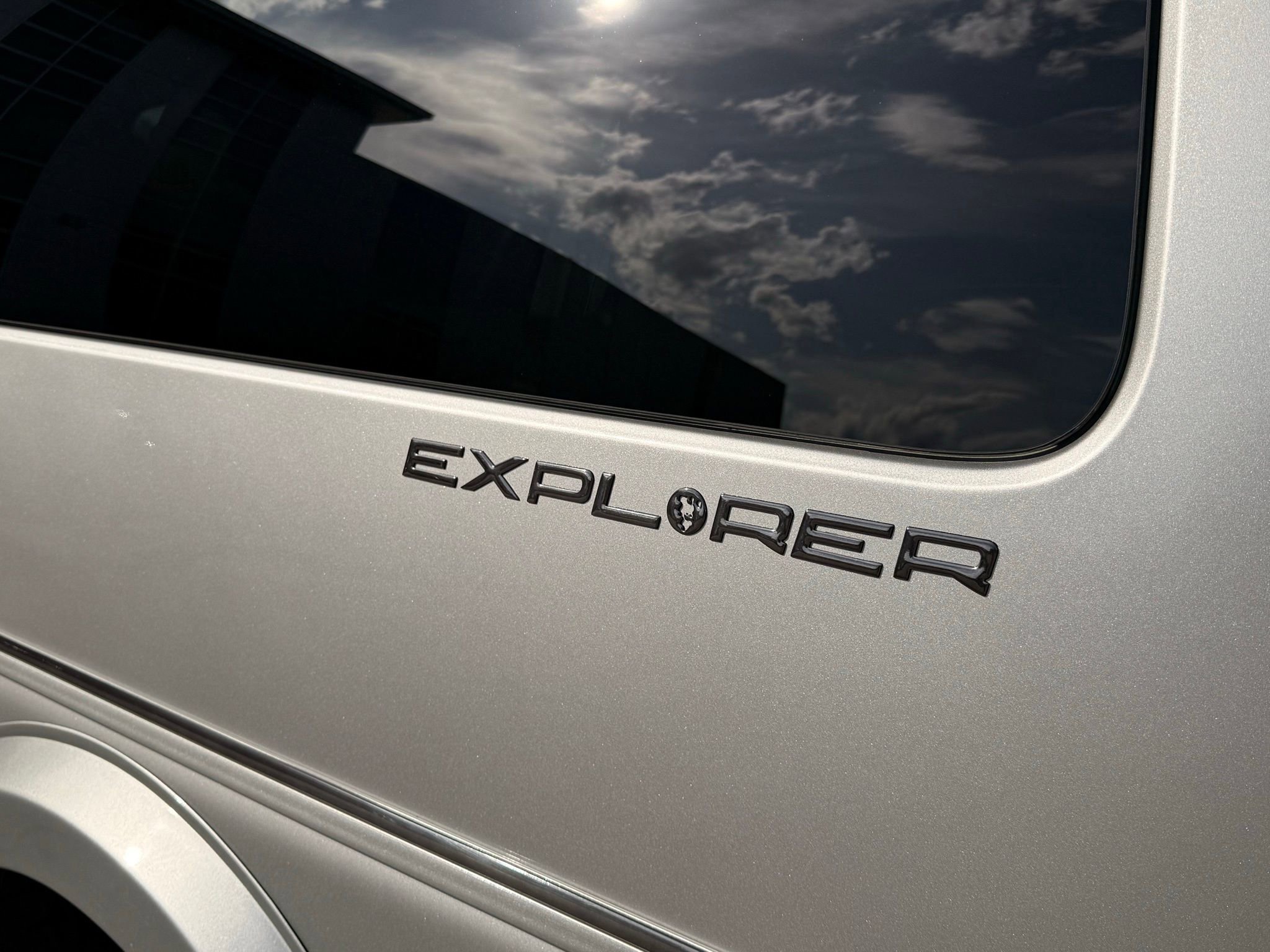 Used 2023 Chevrolet Express 2500 Extended image 15