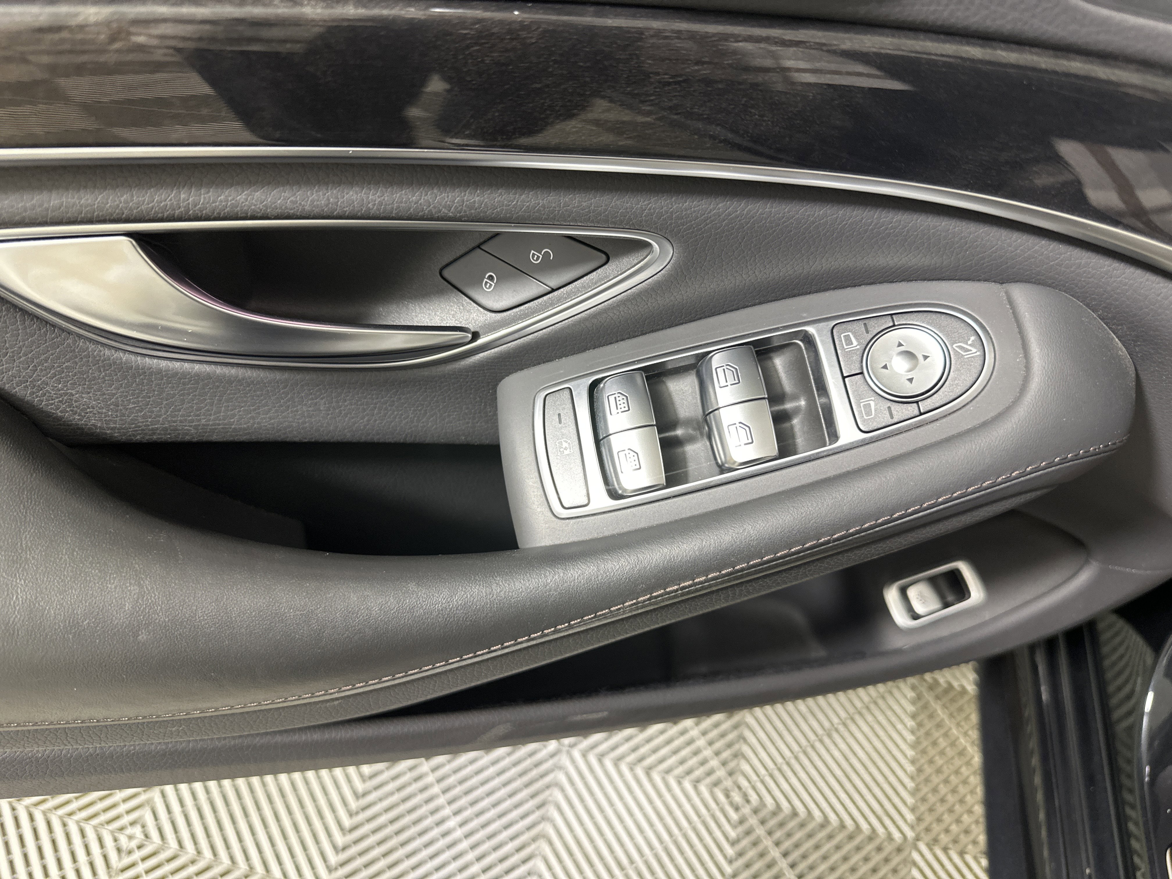 Used 2020 Mercedes-Benz S 560 4MATIC Sedan image 11