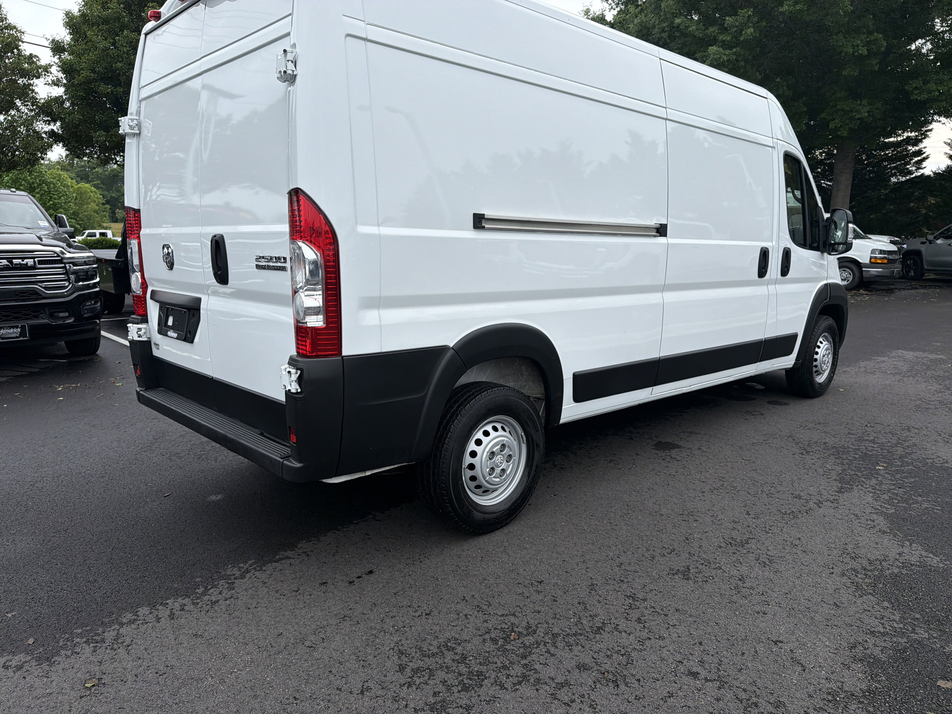 Used 2025 RAM ProMaster 2500 w/ Convenience Group FWD image 10