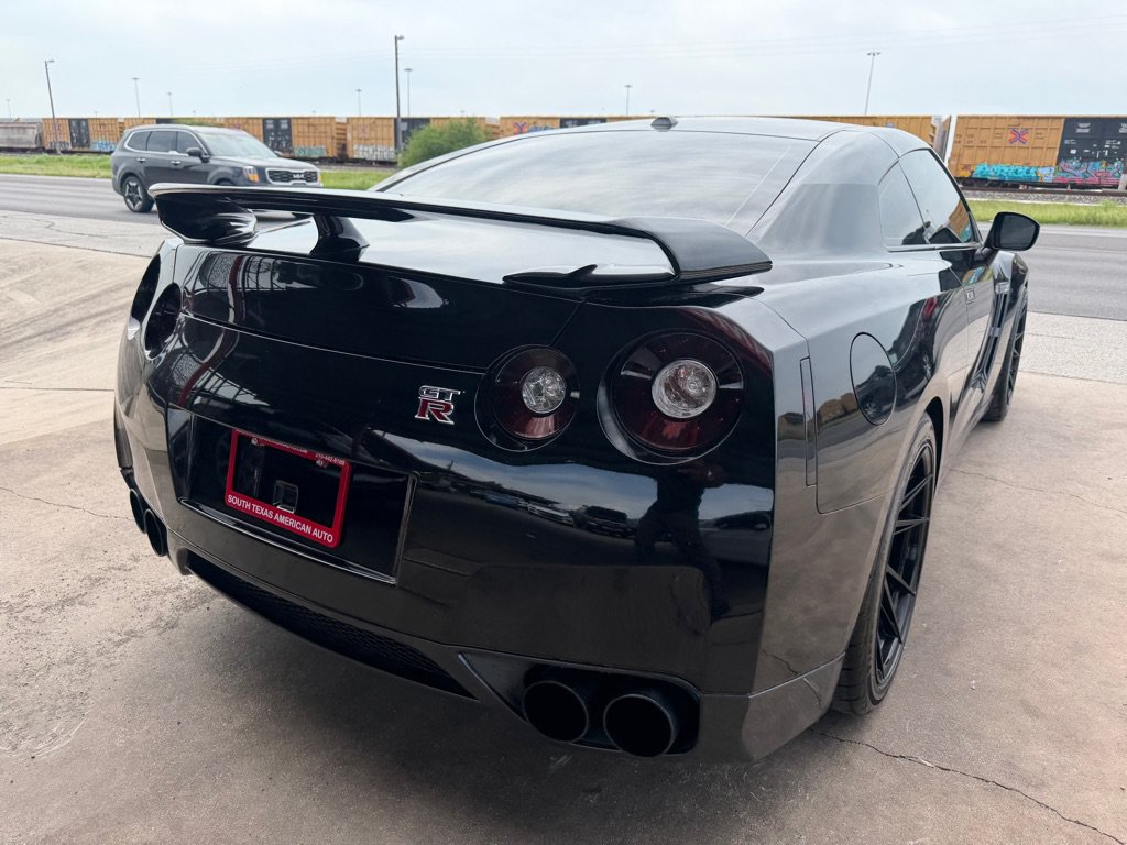 Used 2010 Nissan GT-R Premium AWD/4WD image 39