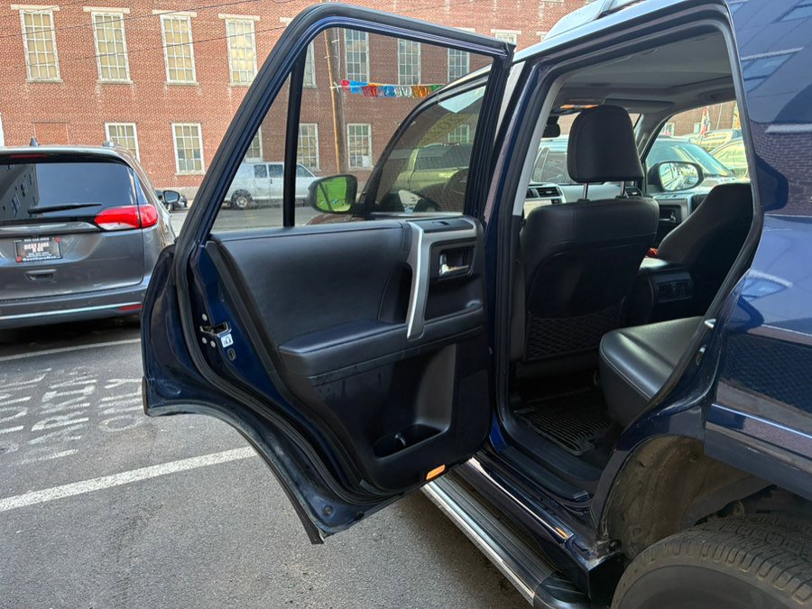Used 2022 Toyota 4Runner Limited AWD/4WD image 11