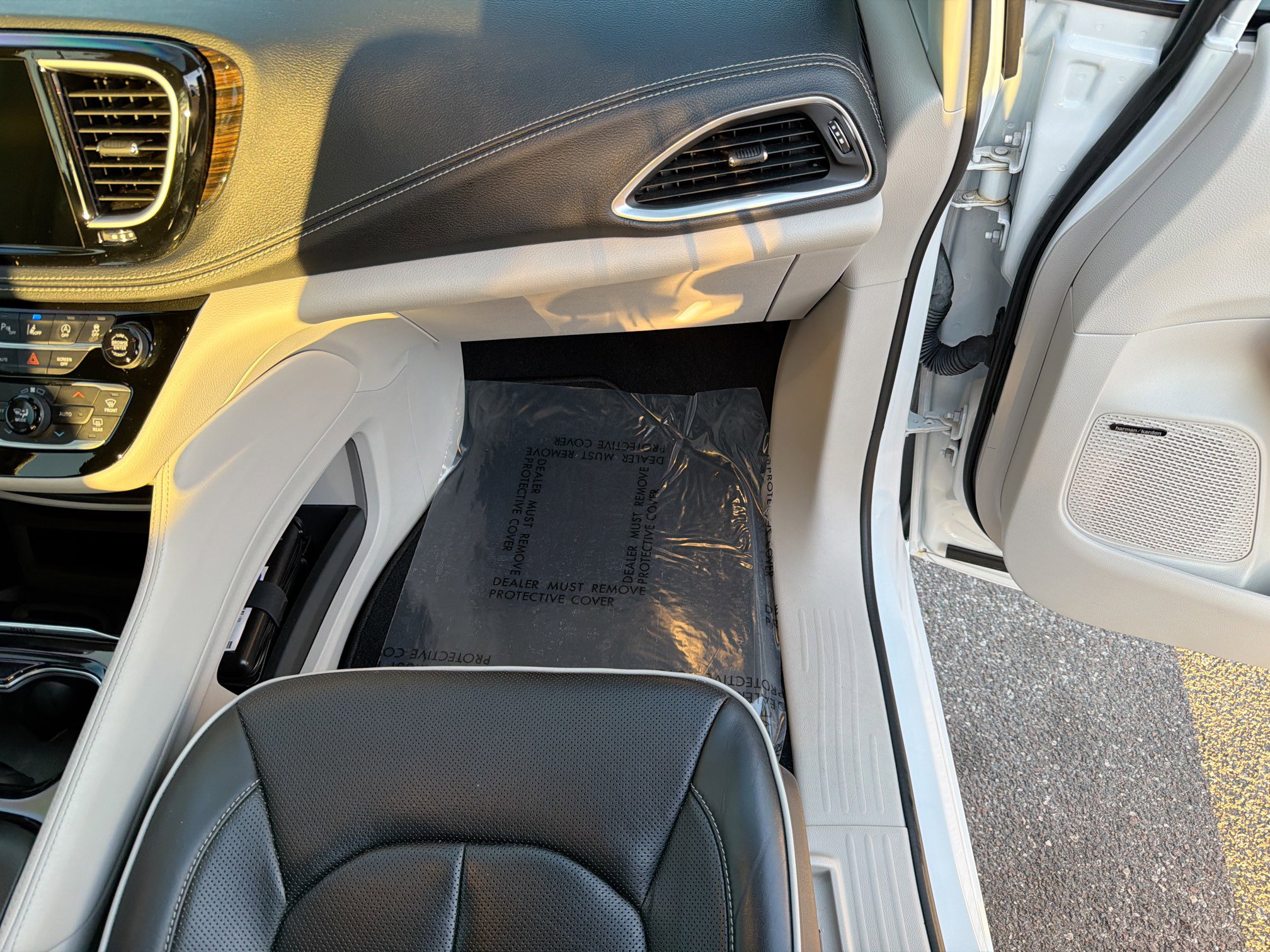 Used 2022 Chrysler Pacifica Limited image 18