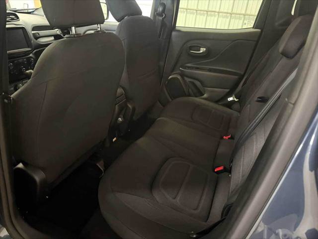 Certified 2022 Jeep Renegade Latitude w/ Convenience Group AWD/4WD image 22