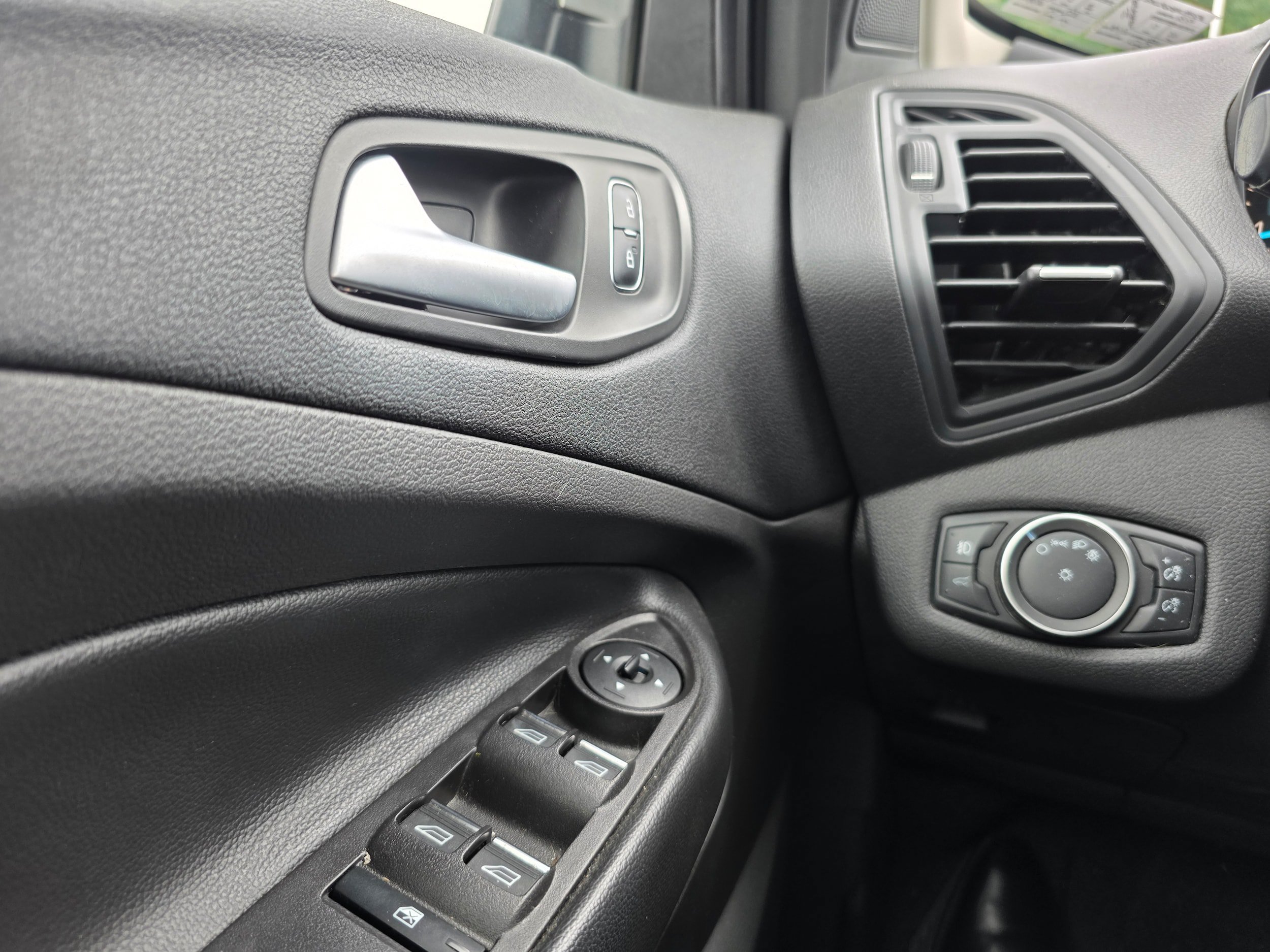 Used 2019 Ford Escape SE AWD/4WD image 15