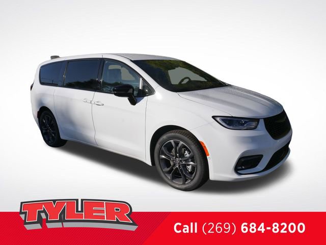 New 2026 Chrysler Pacifica Select FWD image 1