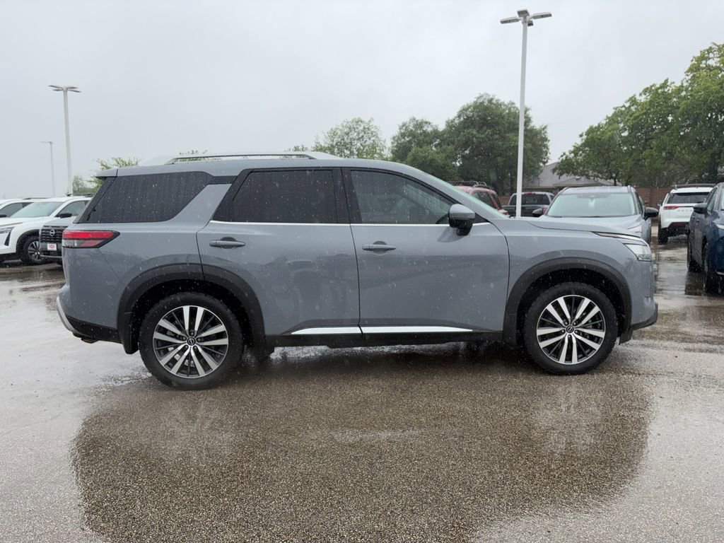 Used 2022 Nissan Pathfinder Platinum w/ Cargo Package image 4