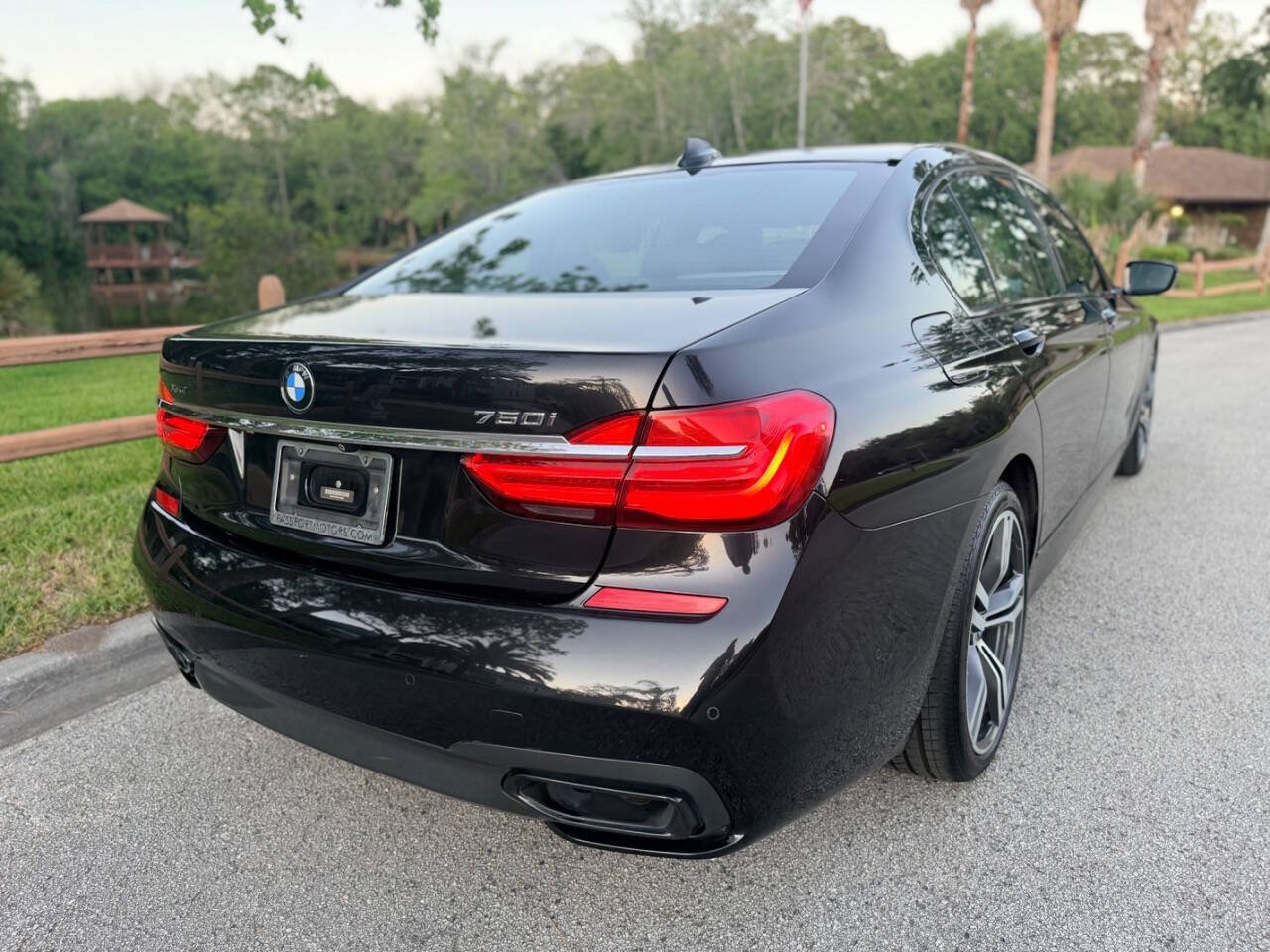 Used 2016 BMW 750i xDrive AWD/4WD image 4