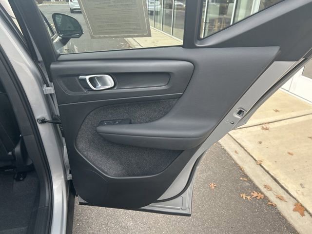 Certified 2025 Volvo XC40 B5 Plus AWD/4WD image 12