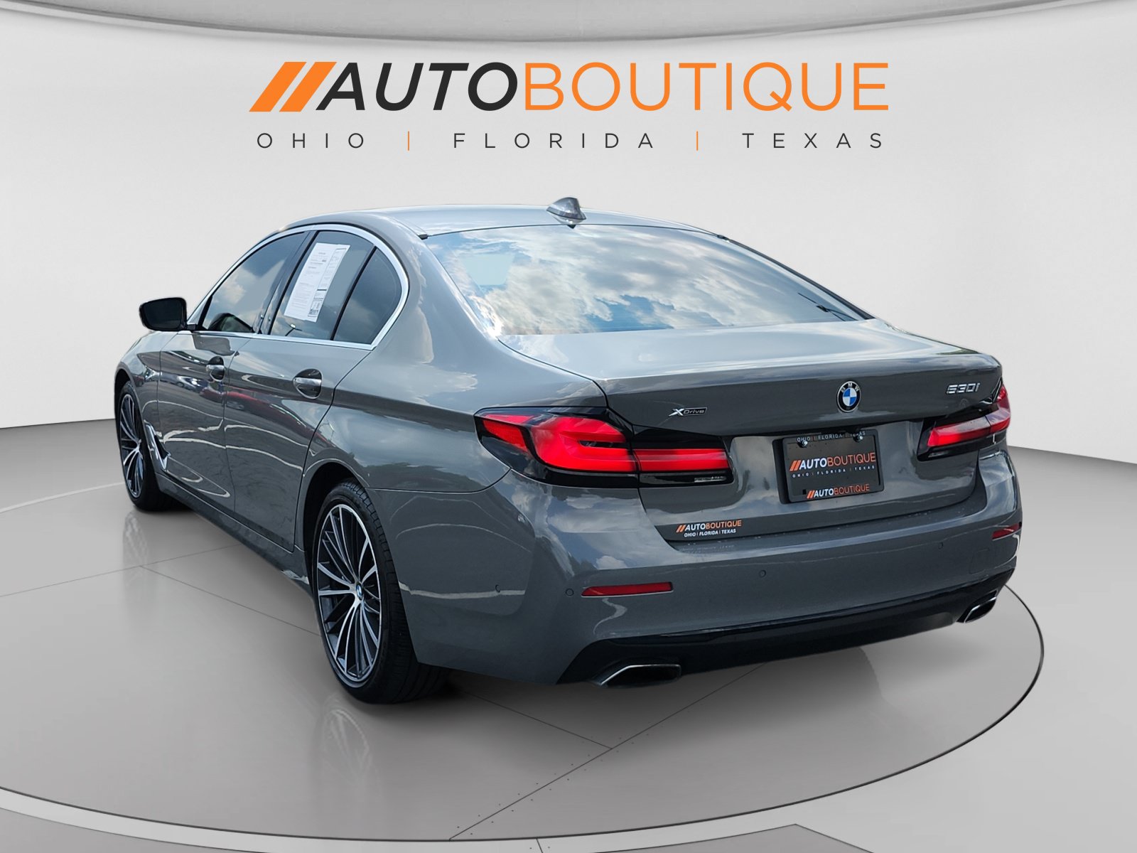 Used 2021 BMW 530i xDrive w/ Premium Package AWD/4WD image 3