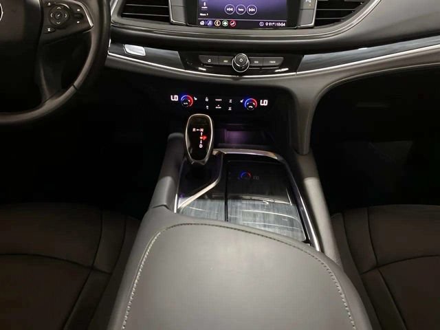 Used 2020 Buick Enclave Essence FWD image 13