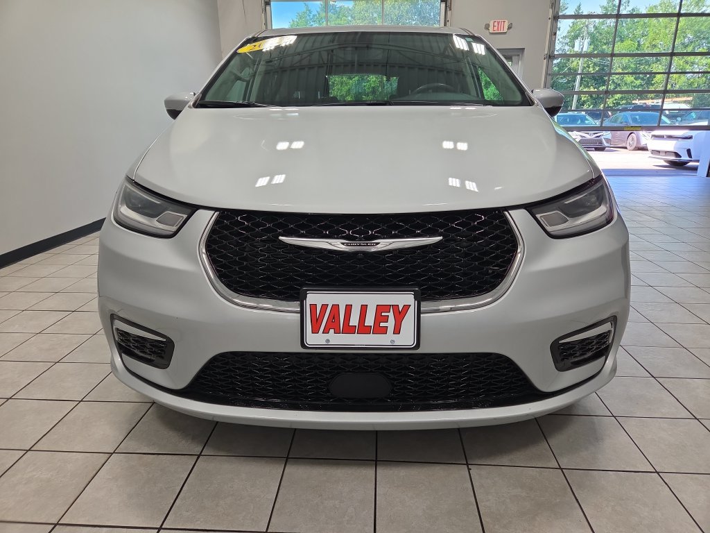 Used 2023 Chrysler Pacifica Touring-L FWD image 6