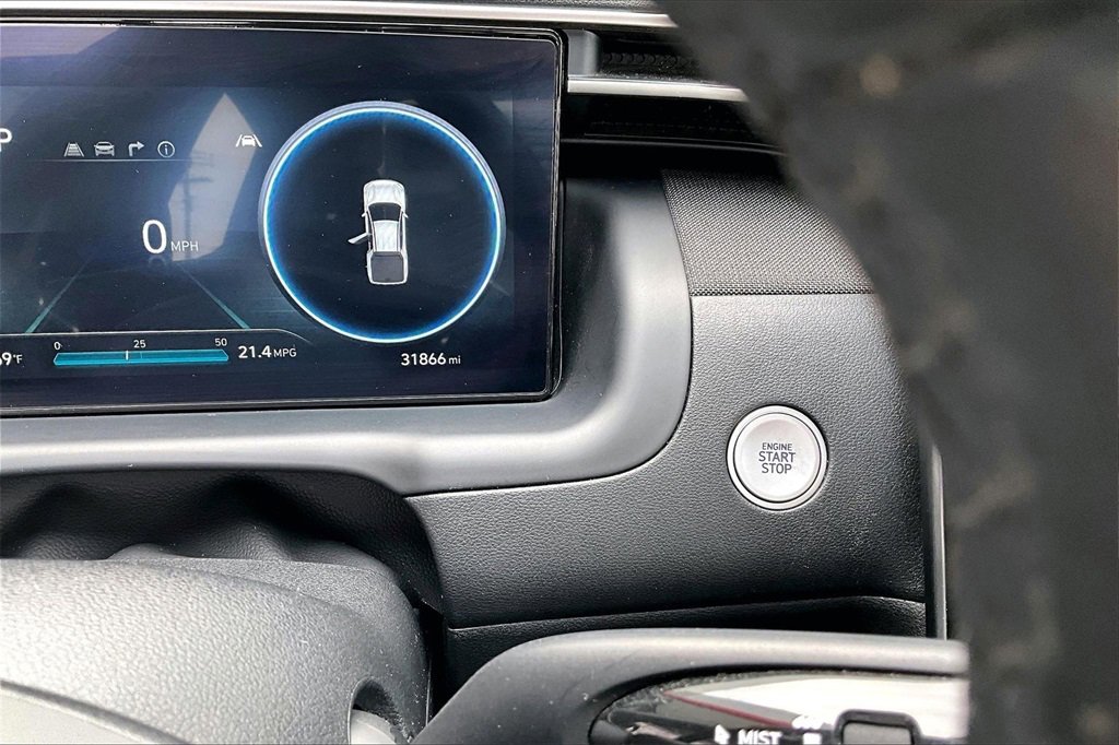 Used 2023 Hyundai Santa Cruz Limited image 2