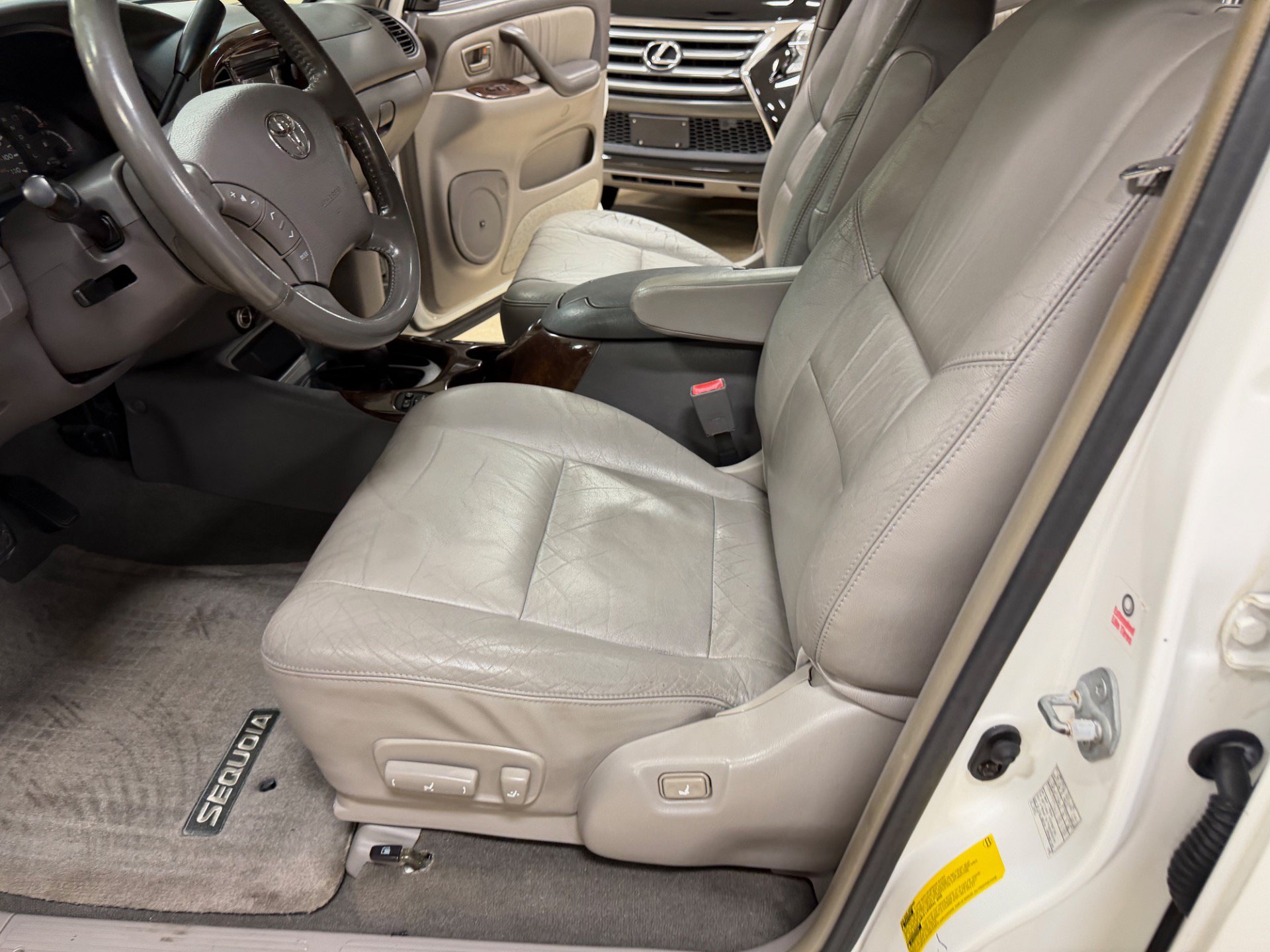 Used 2004 Toyota Sequoia Limited AWD/4WD image 32