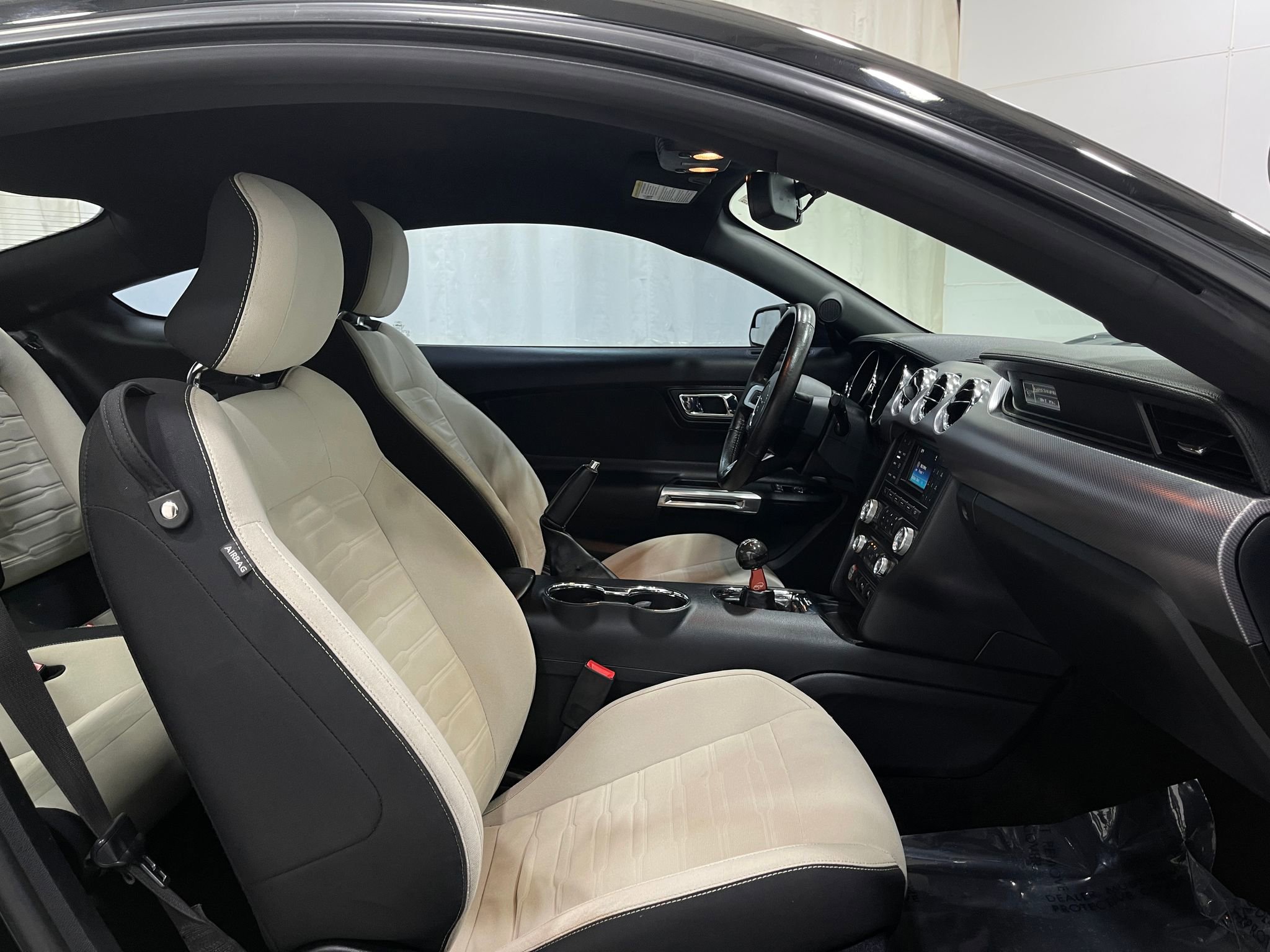 Used 2015 Ford Mustang GT image 31