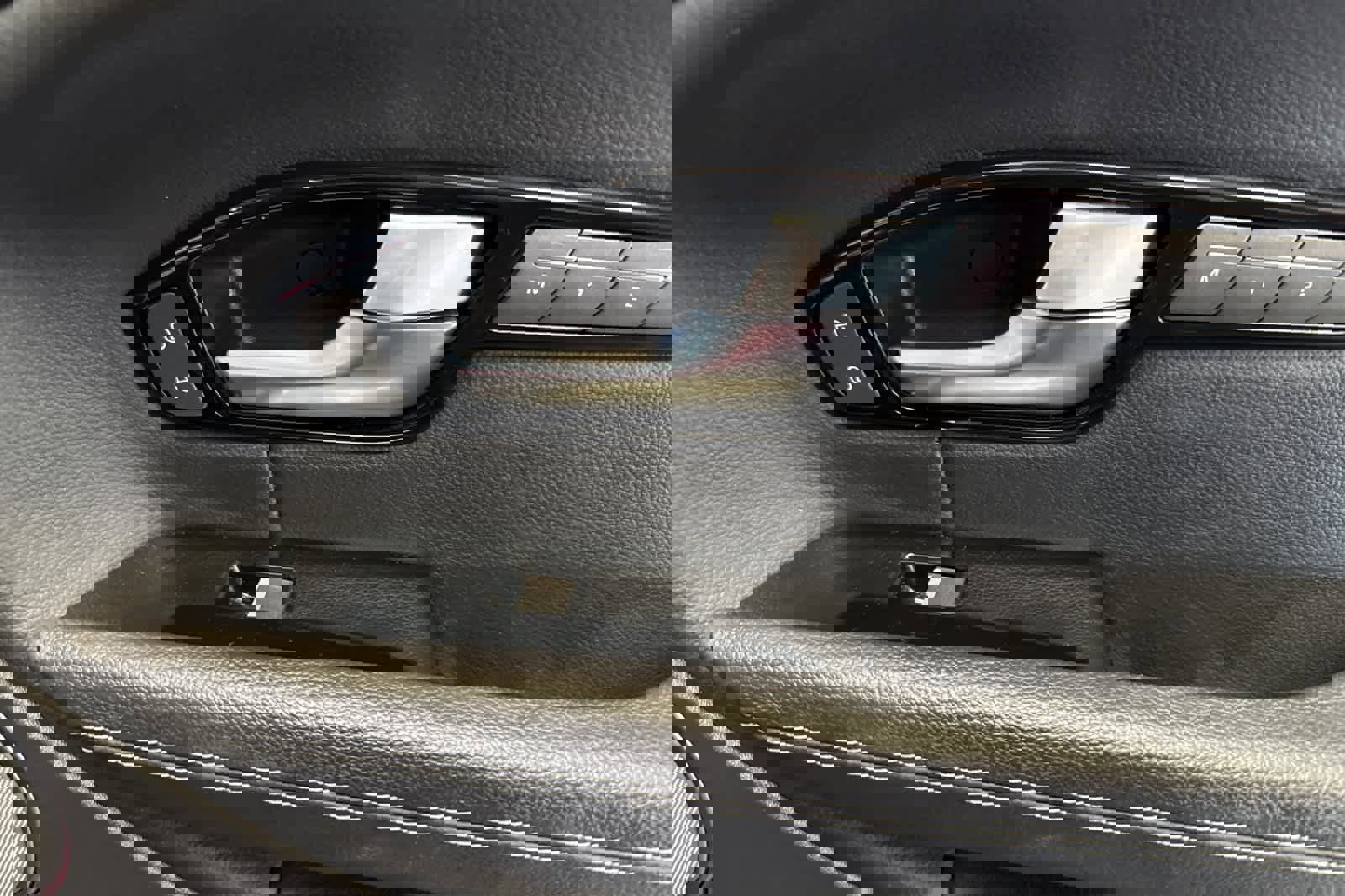 Used 2018 Land Rover Range Rover Evoque SE image 18