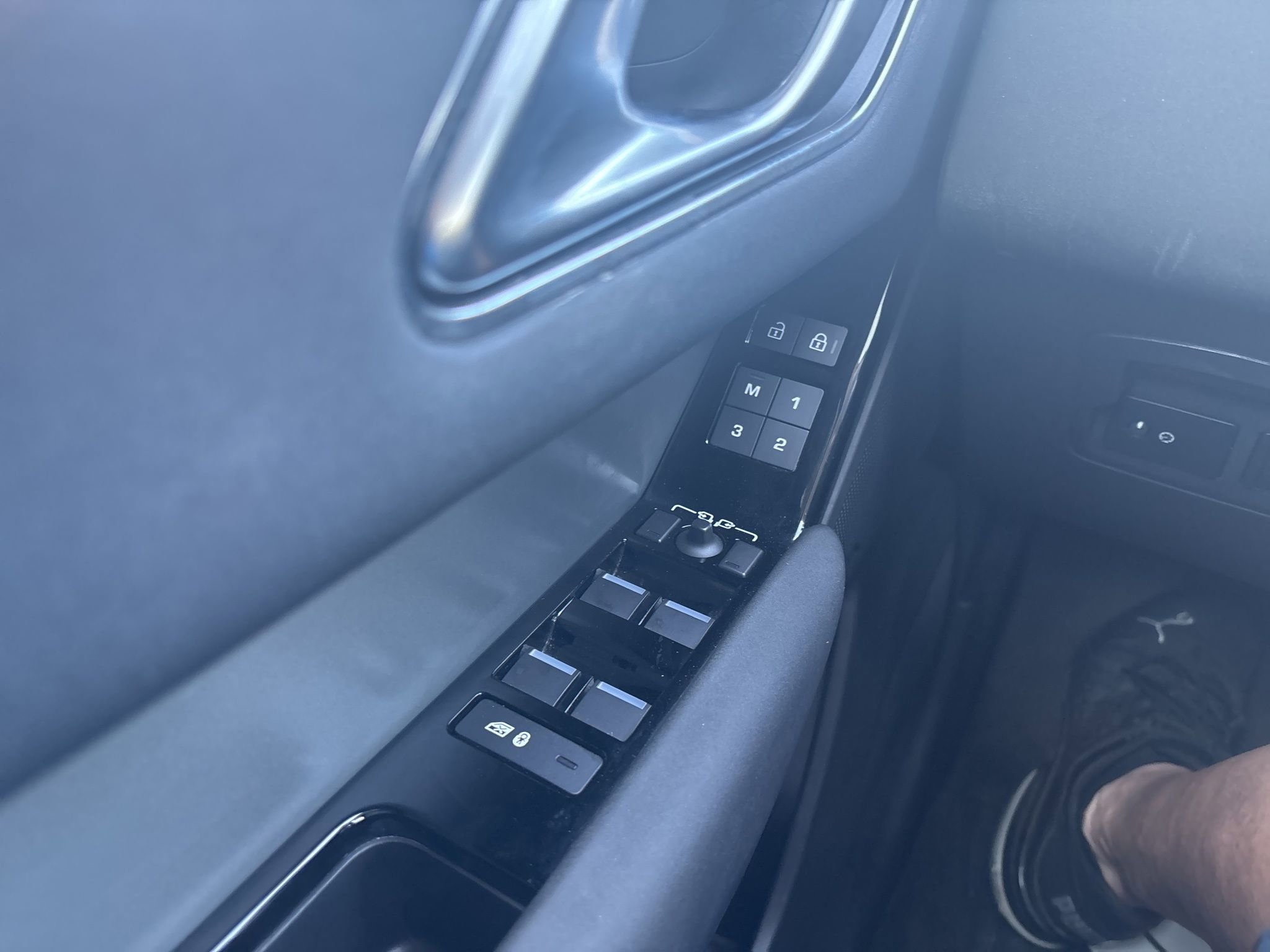 Used 2024 Land Rover Range Rover Velar S image 30