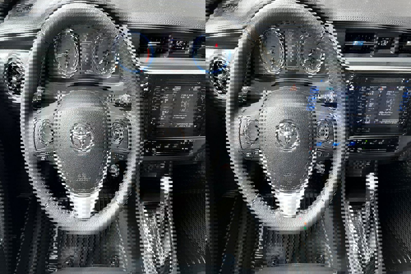 Used 2018 Toyota Corolla XLE FWD image 15