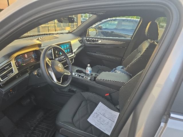 Used 2025 Volkswagen Atlas Cross Sport SE AWD/4WD image 1