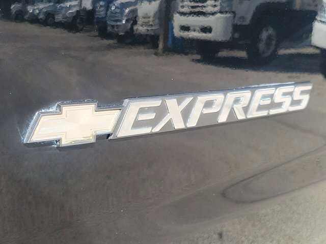 Used 2018 Chevrolet Express 3500 LT w/ LT Preferred Equipment Group RWD image 11