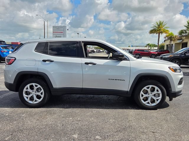 Used 2024 Jeep Compass Sport AWD/4WD image 8
