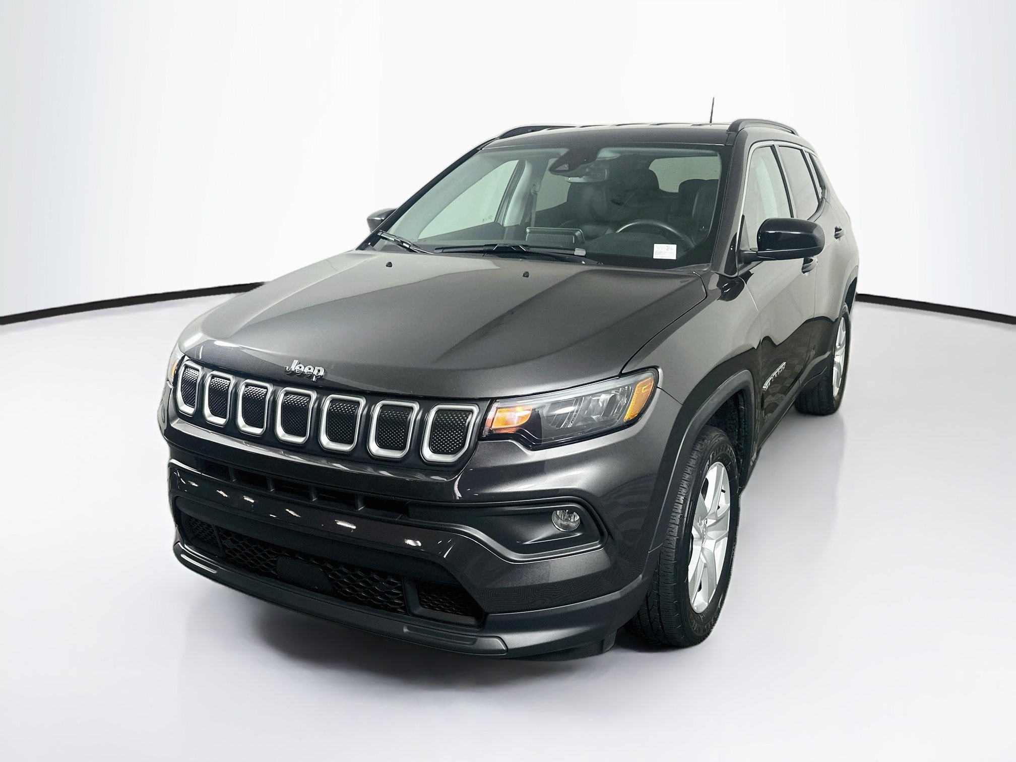 Used 2022 Jeep Compass Latitude w/ Convenience Group AWD/4WD image 3