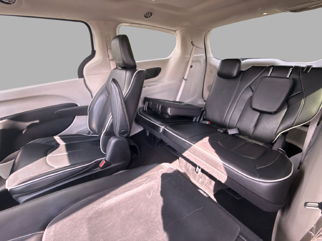 Used 2023 Chrysler Pacifica Limited FWD image 15