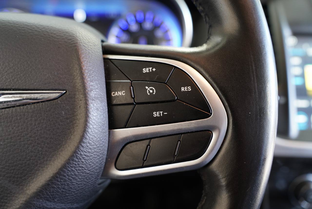 Used 2018 Chrysler 300 Touring L RWD image 15