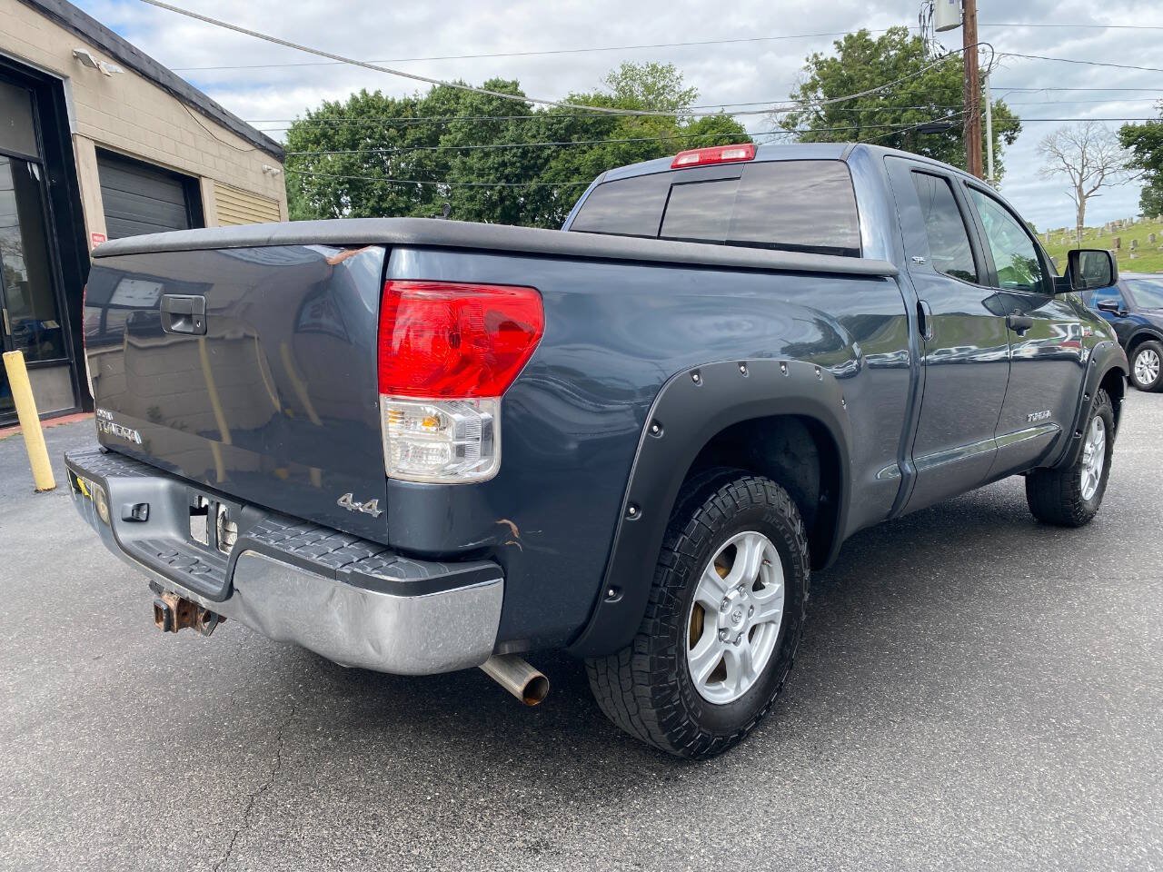 Used 2010 Toyota Tundra 4x4 Double Cab image 3