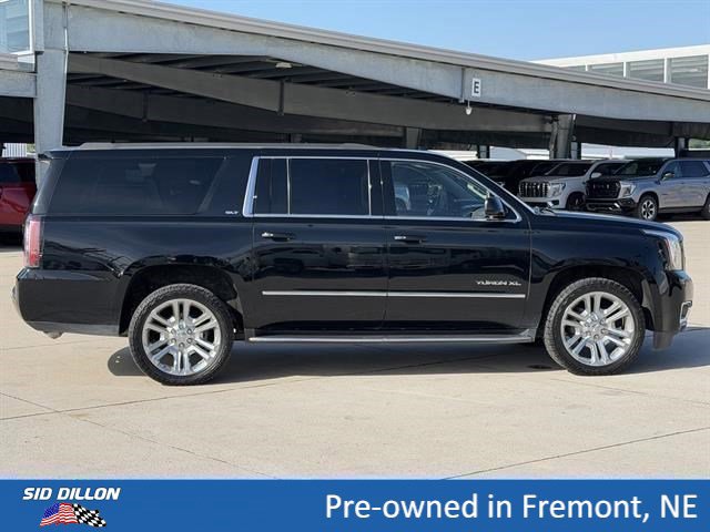 Certified 2018 GMC Yukon XL SLT w/ Premium Edition AWD/4WD image 3