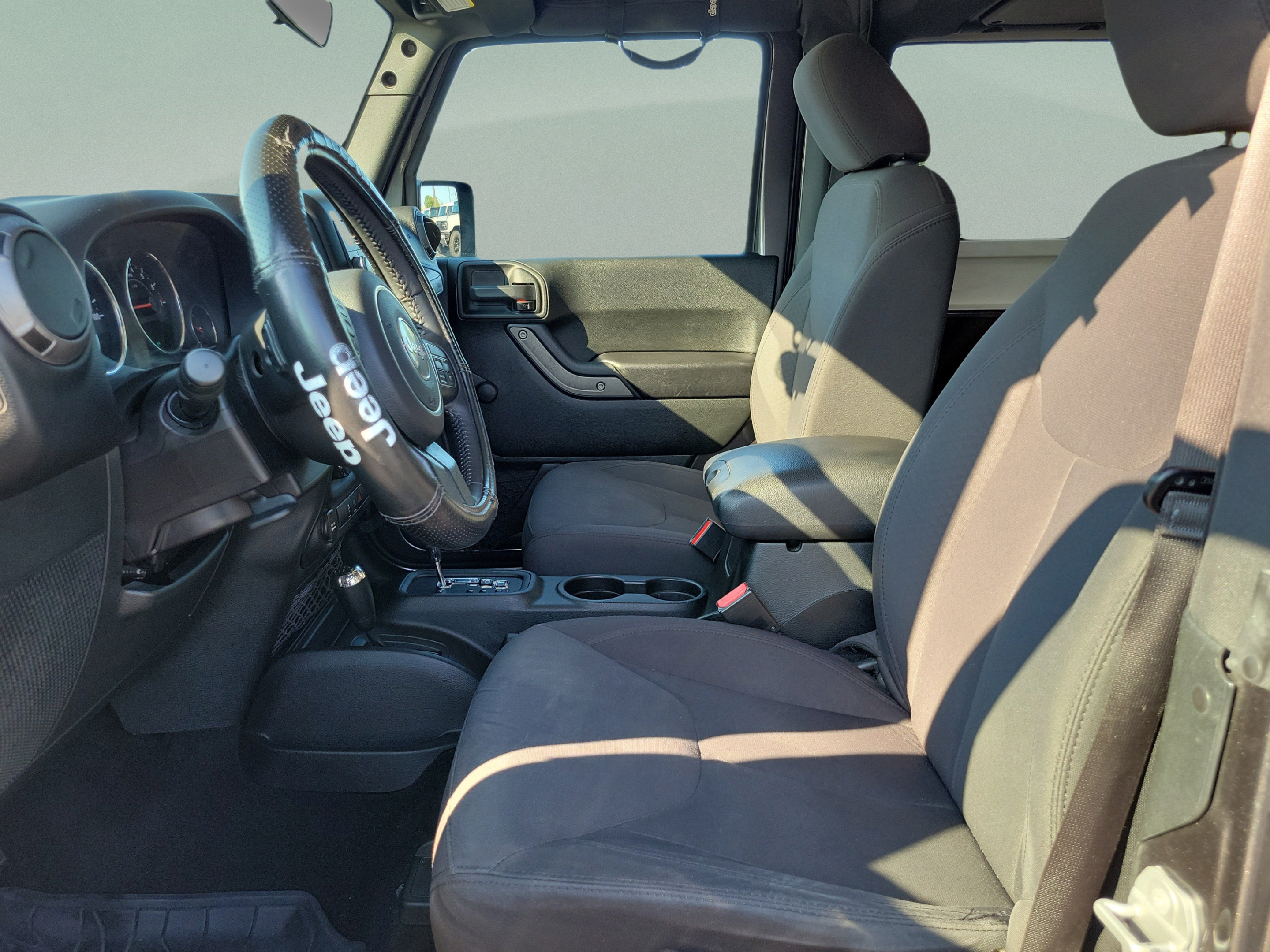 Used 2018 Jeep Wrangler Sport AWD/4WD image 9