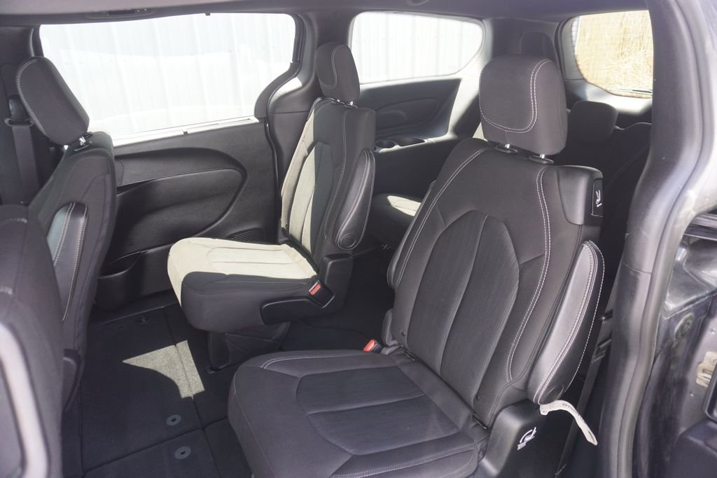 Used 2020 Chrysler Pacifica Touring w/ S Appearance Package FWD image 29