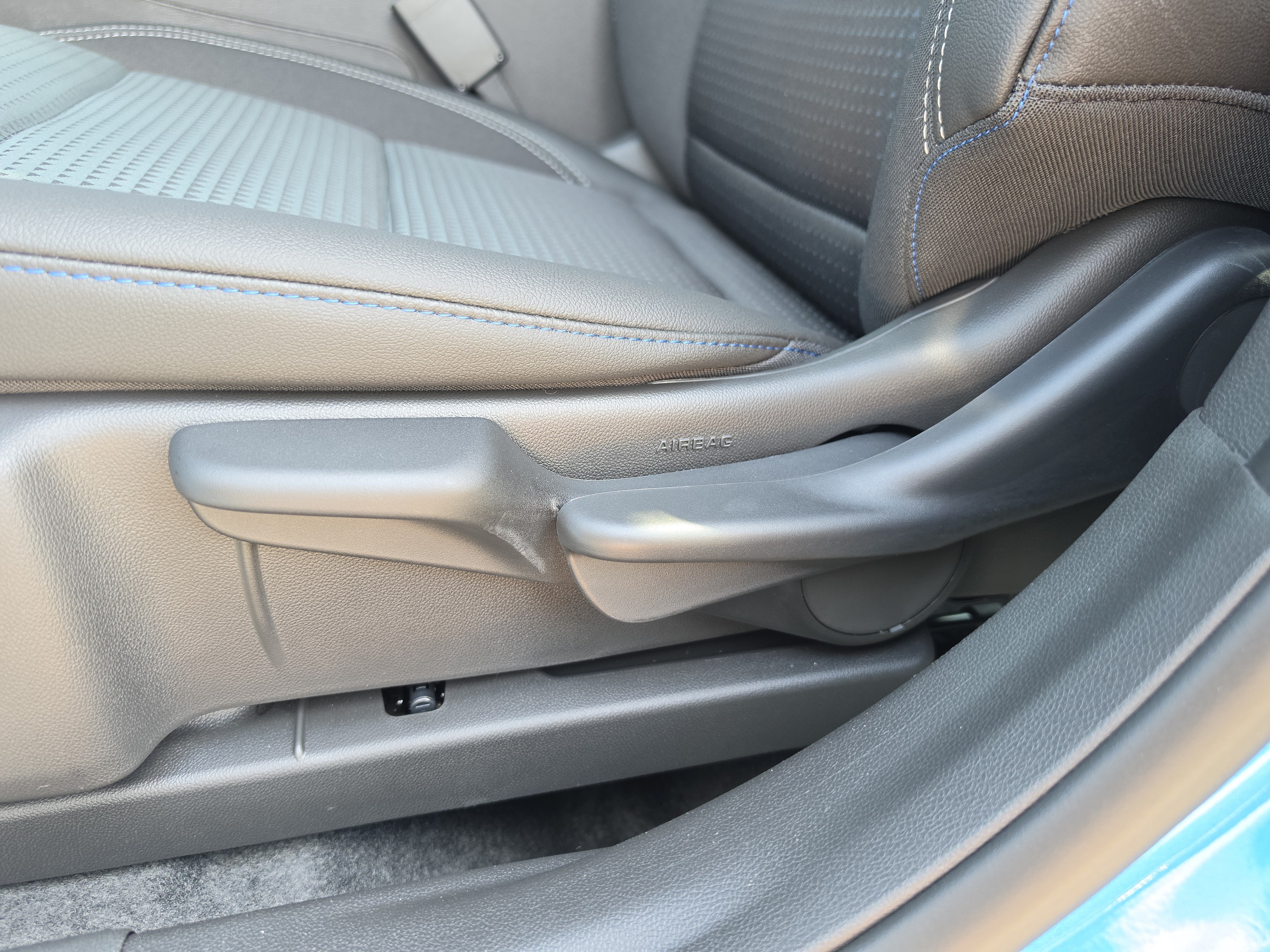 New 2026 Chevrolet Trax LT w/ Sunroof Package FWD image 25