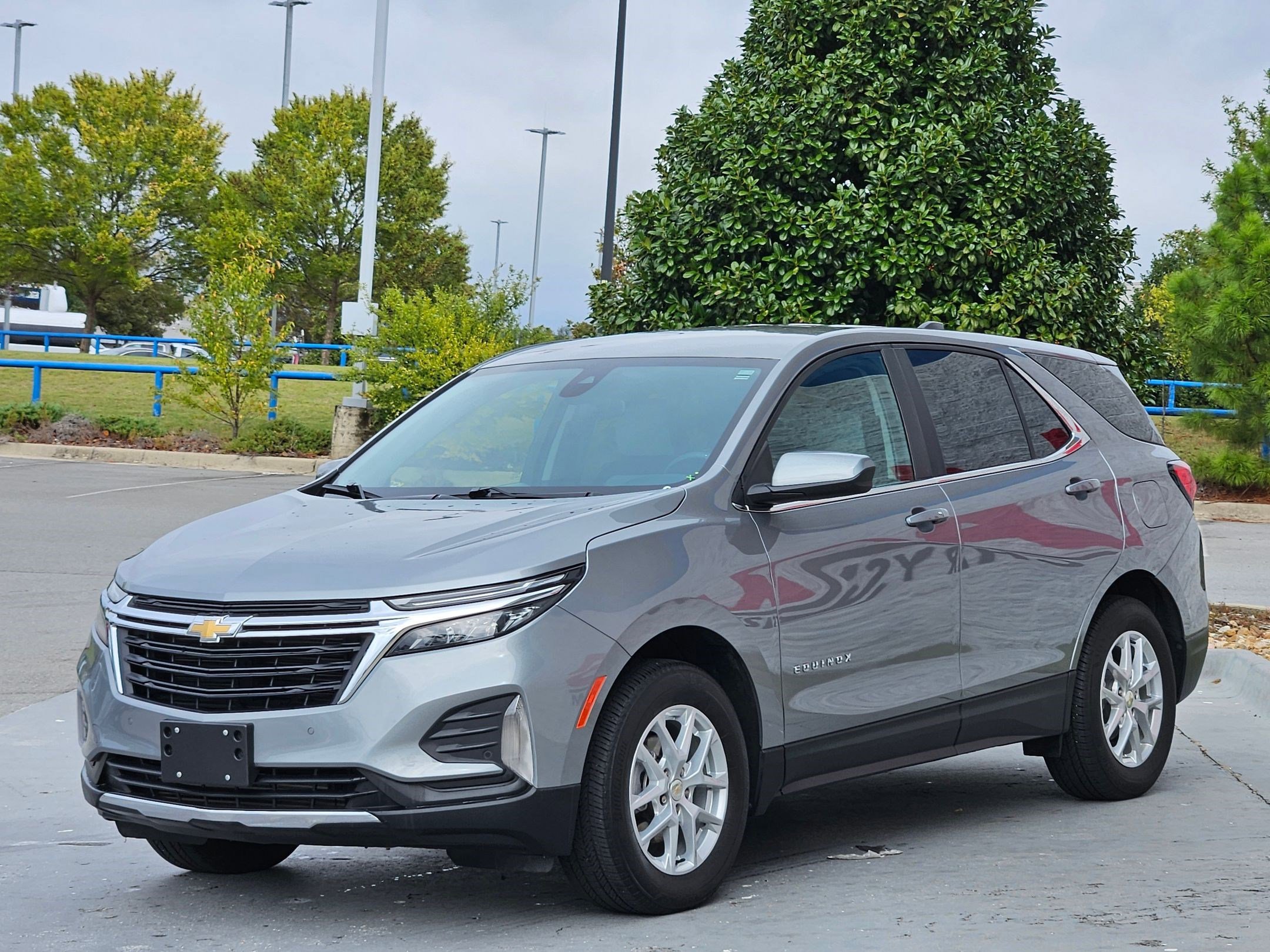 Used 2023 Chevrolet Equinox LT w/ Driver Convenience Package image 3