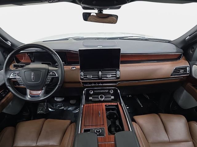 Certified 2024 Lincoln Navigator Reserve AWD/4WD image 9