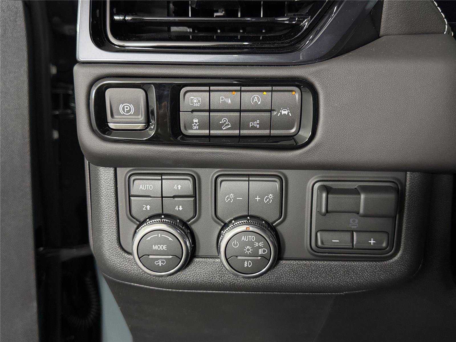 New 2026 GMC Yukon AT4 Ultimate AWD/4WD image 25