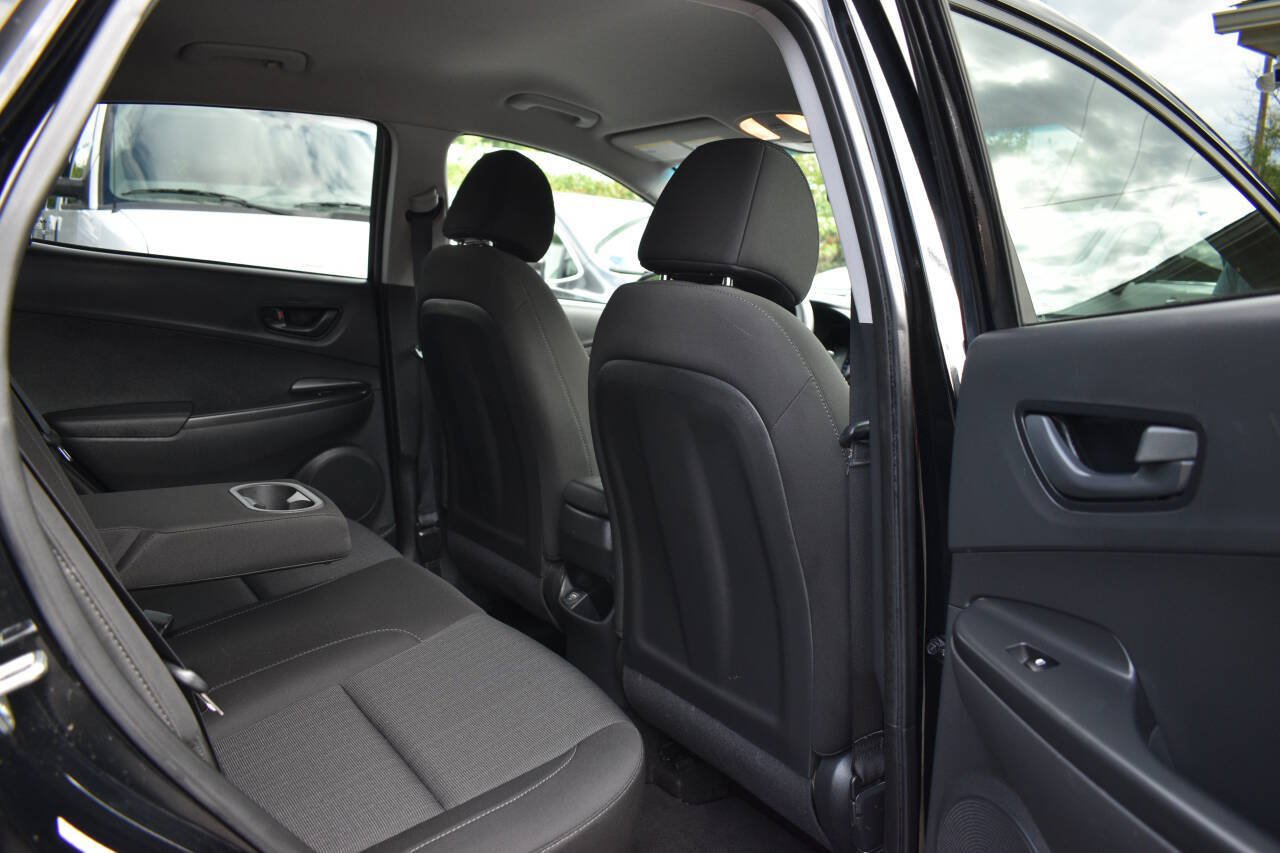 Used 2023 Hyundai Kona SEL FWD image 11